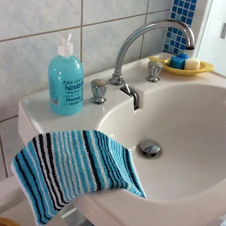 Kerjouanno Les Pieds Dans L’eau *